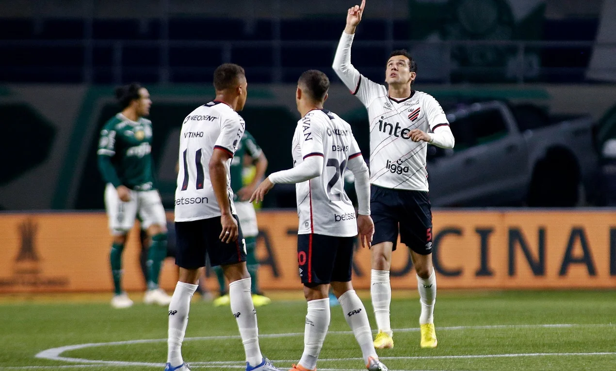 Вітінью святкує з партнерами / Getty Images