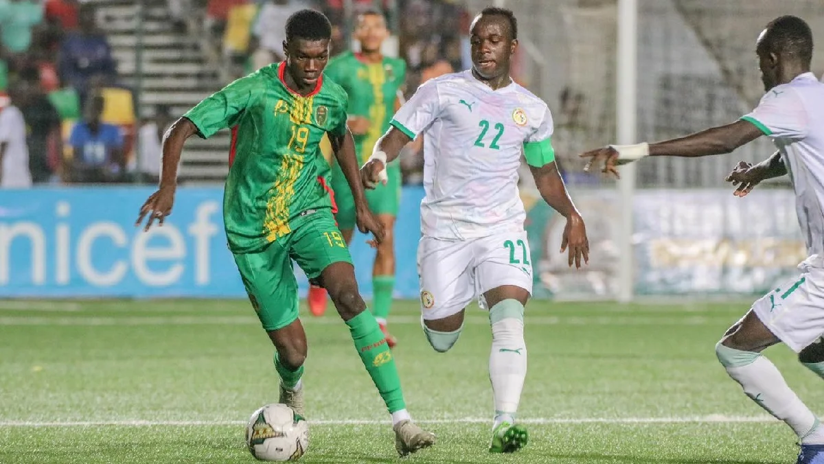 Самба Диалло (в центре) / Wiwsport