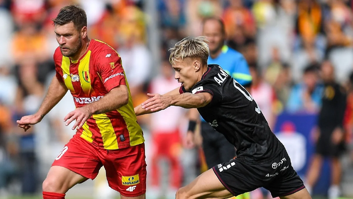 Кирилл Петров (слева) / ФК Корона