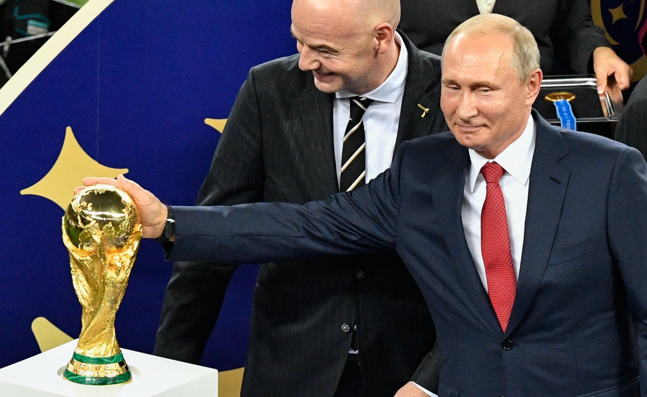 Росія пхає свої брудні руки у футбол / Reuters