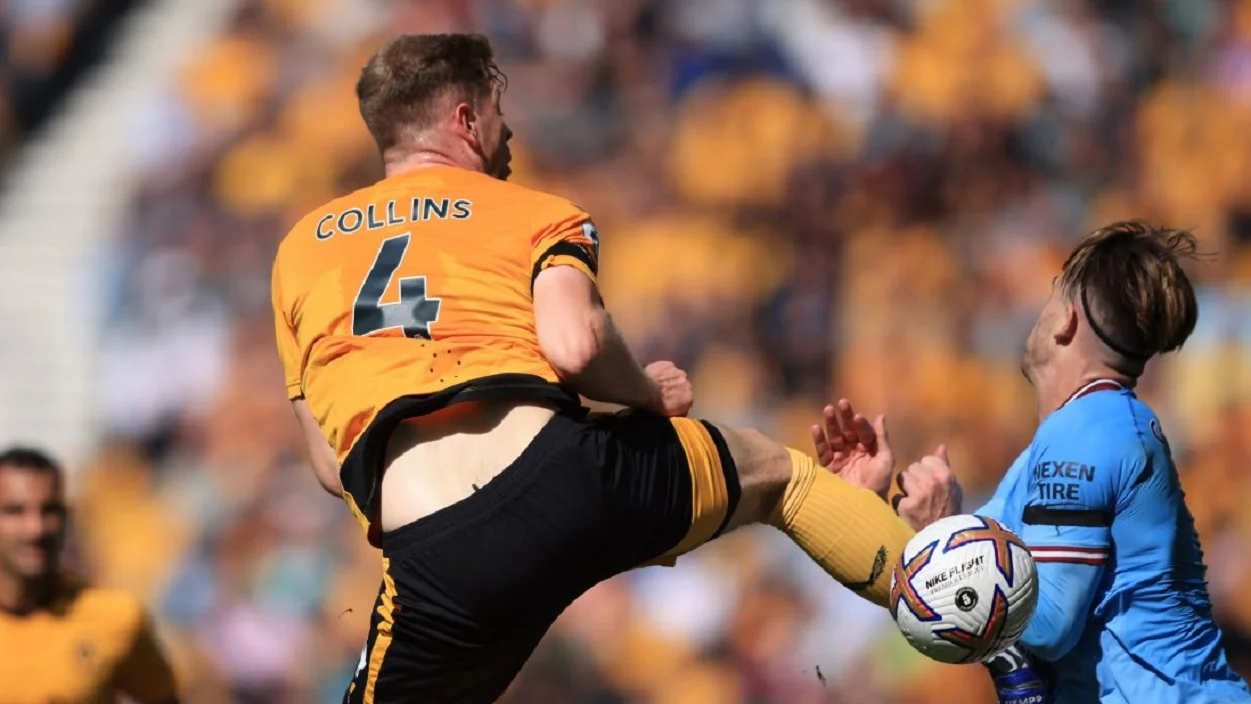 Коллінз влітає у Гріліша / Getty Images