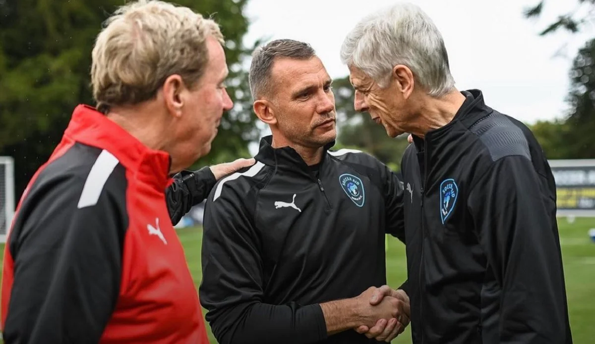 Андрій Шевченко з легендарними Харрі Реднаппом та Арсеном Венгером / Twitter