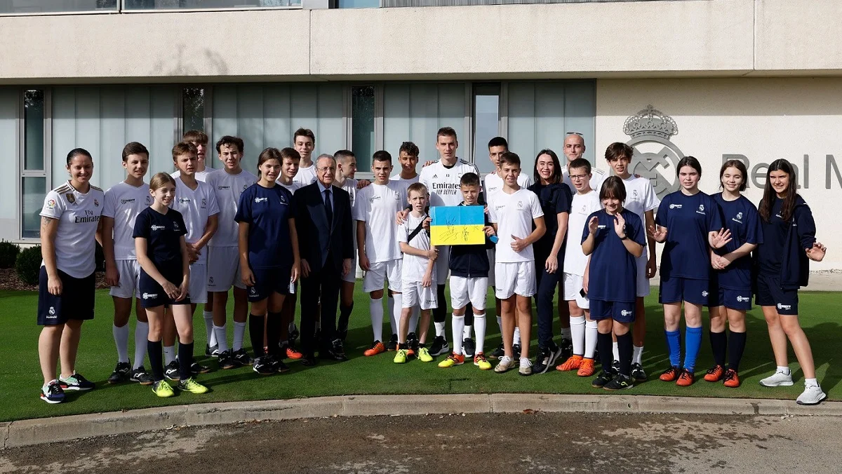 Перес и Лунин с украинцами / Сайт Реала