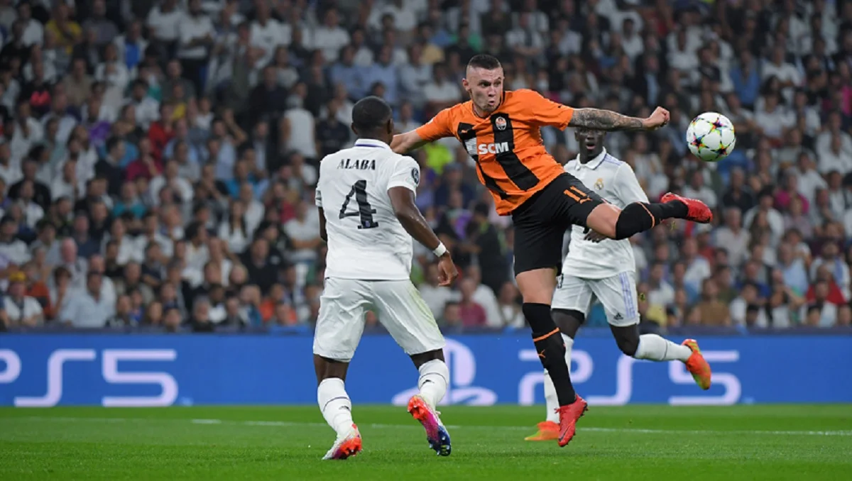 Зубков забивает Лунину / Сайт Шахтера