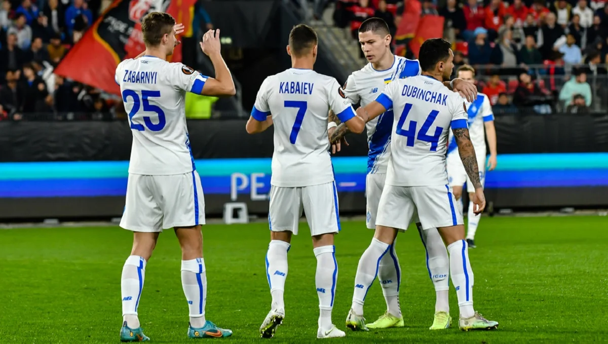 Денис Попов (в центрі) / ФК Динамо Київ