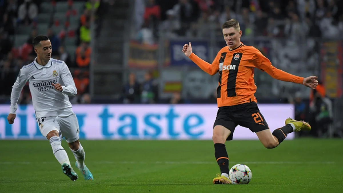 Артём Бондаренко (справа) / ФК Шахтер