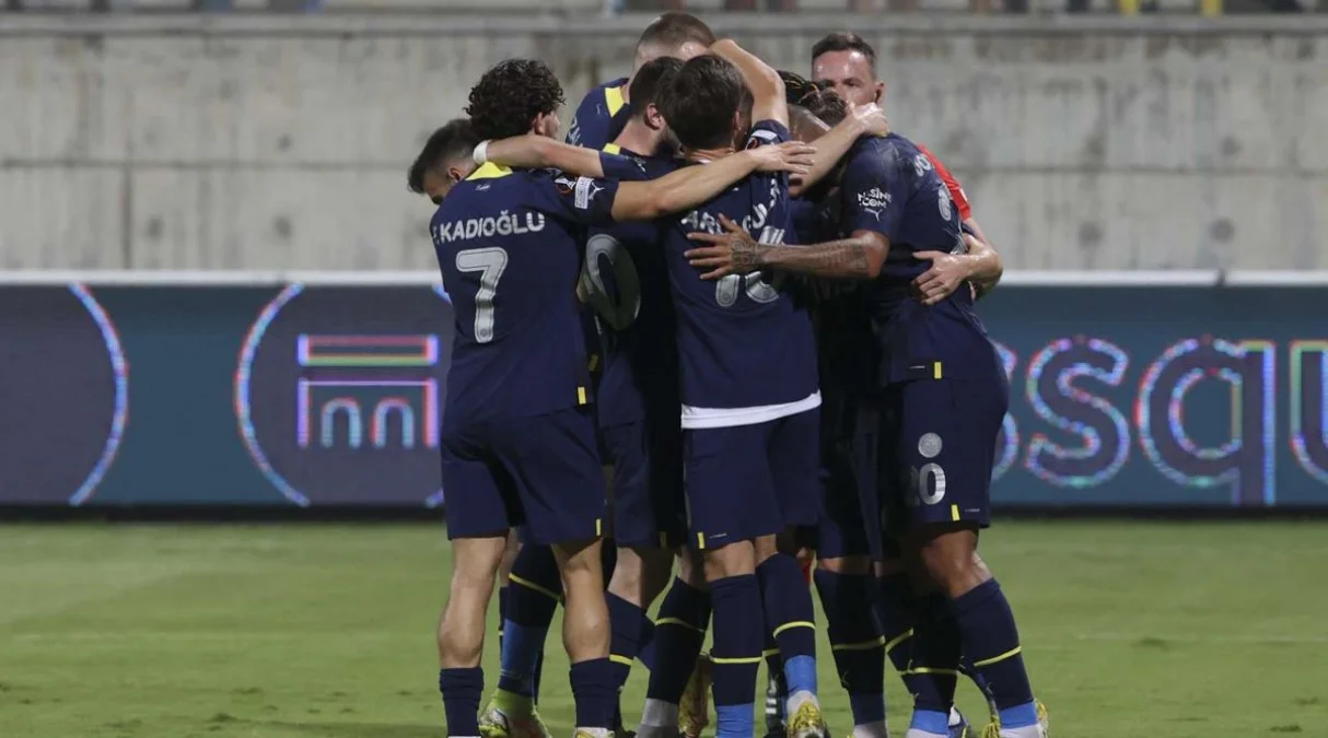 Радость игроков Фенербахче / AFP