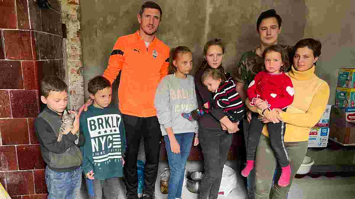 Кривцов відвідав родину, в якій 7 дітей залишились без батьків – Шахтар виділив їм кошти на ремонт житла