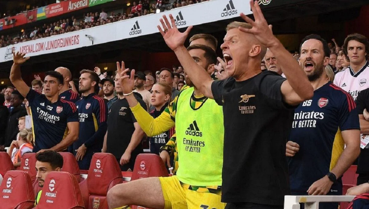 Александр Зинченко с партнерами по Арсеналу / Getty Images