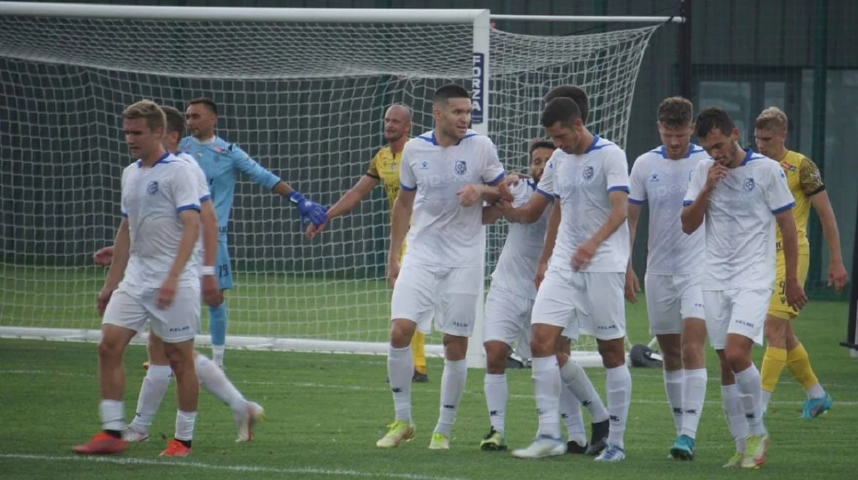 Евгений Селин (в центре) / ФК Черноморец