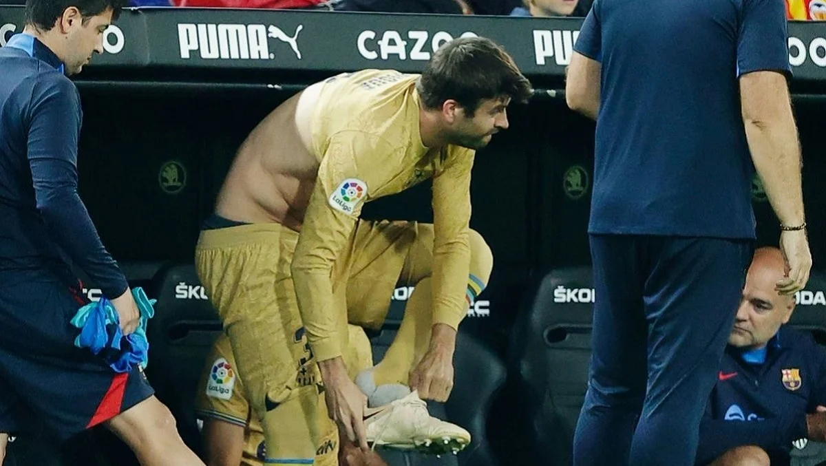 Піке збирається виходити на заміну / Фото з Twitter