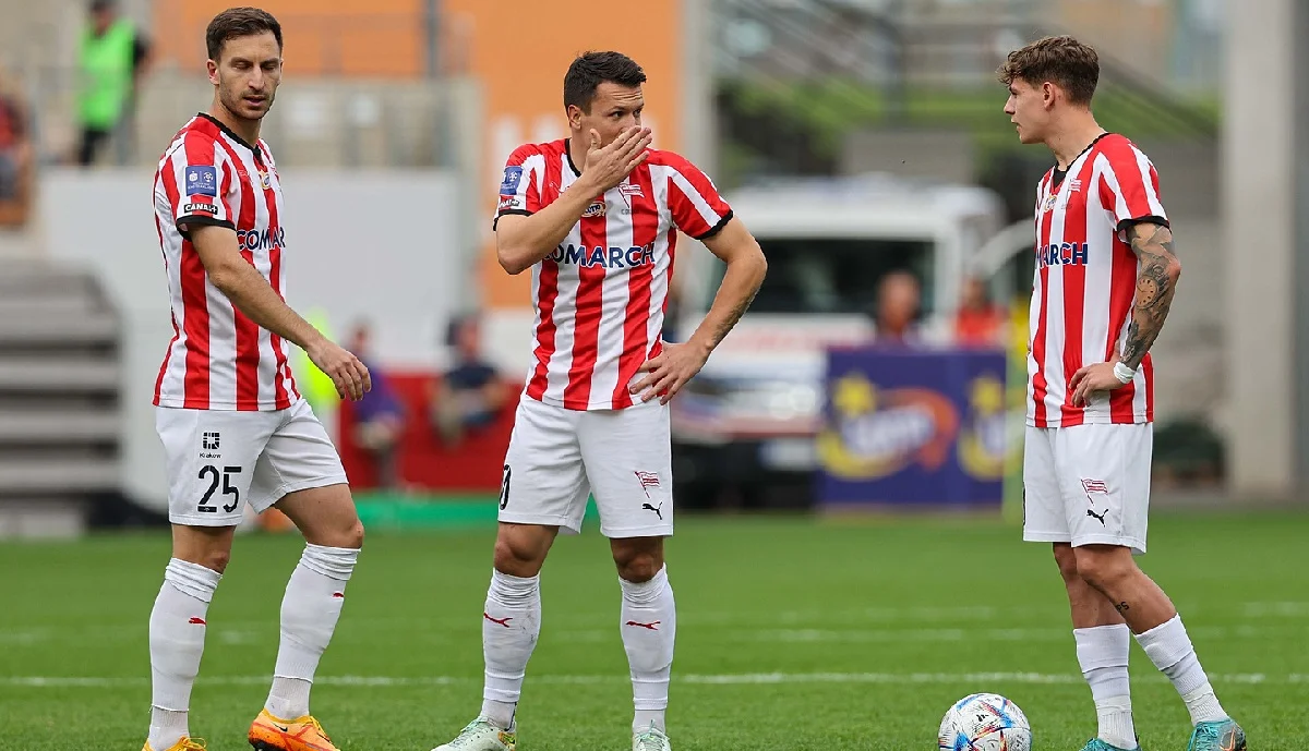 Євген Коноплянка (в центрі) / ФК Краковія