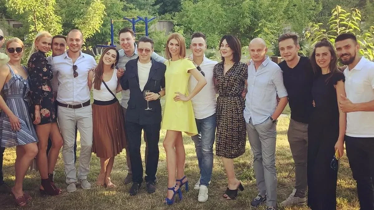 Олександр Денисов (у центрі) і Віктор Вацко (четвертий праворуч) / Фото з соцмереж