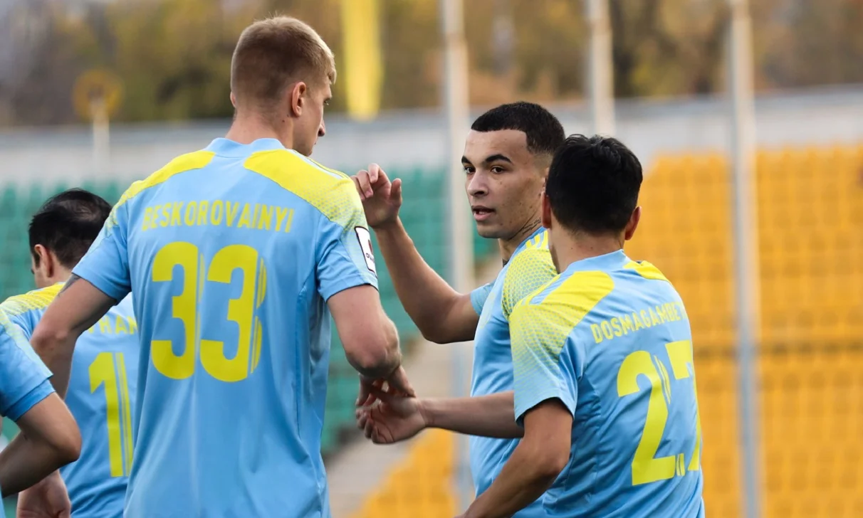 Бескоровайний святкує з партнерами / Сайт Астани