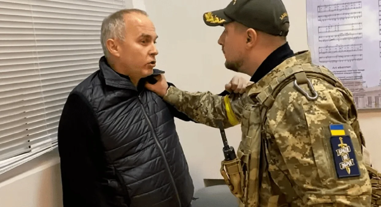 "Експерт" зі стрільби із лука Нестор Шуфрич (ліворуч) / Фото з відкритих джерел