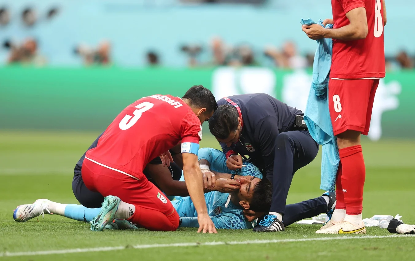 Врачи спасают Бейранванда / Getty Images