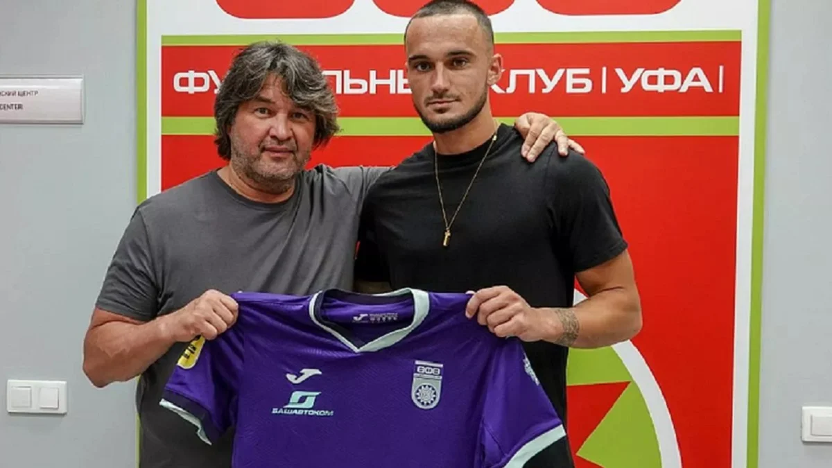 Екс-гравець Десни Олександр Масалов (праворуч)