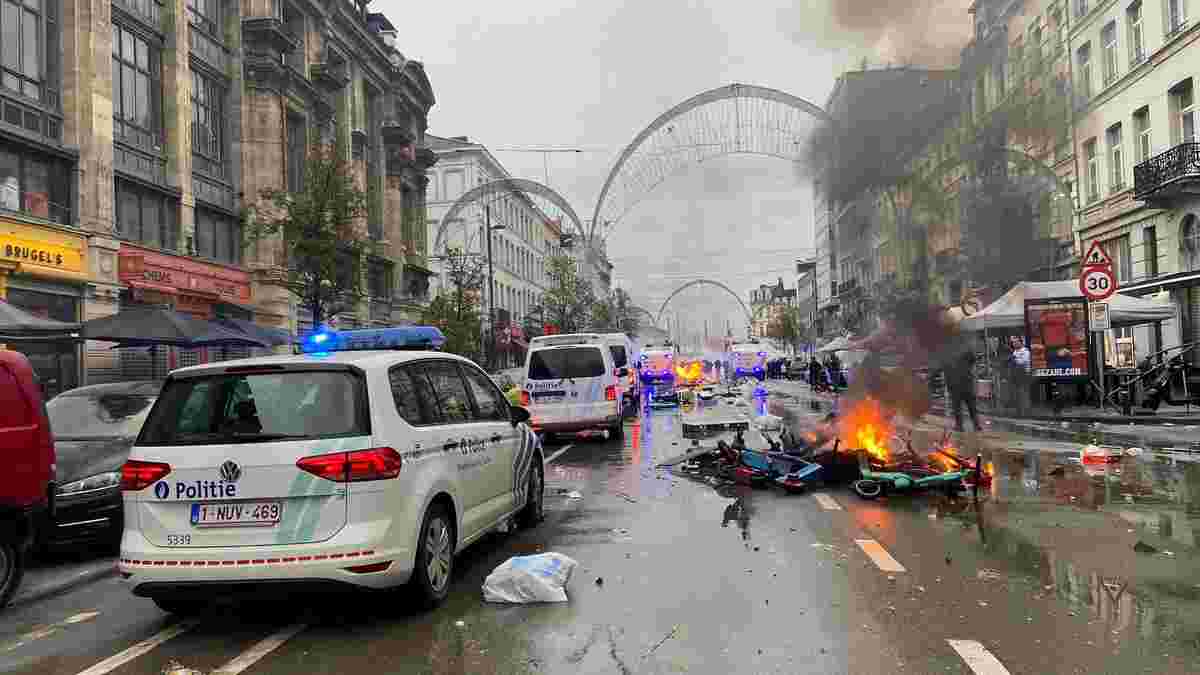 Фанати збірної Марокко влаштували погроми в центрі Брюсселя – кадри знищених машин і сутички з поліцією
