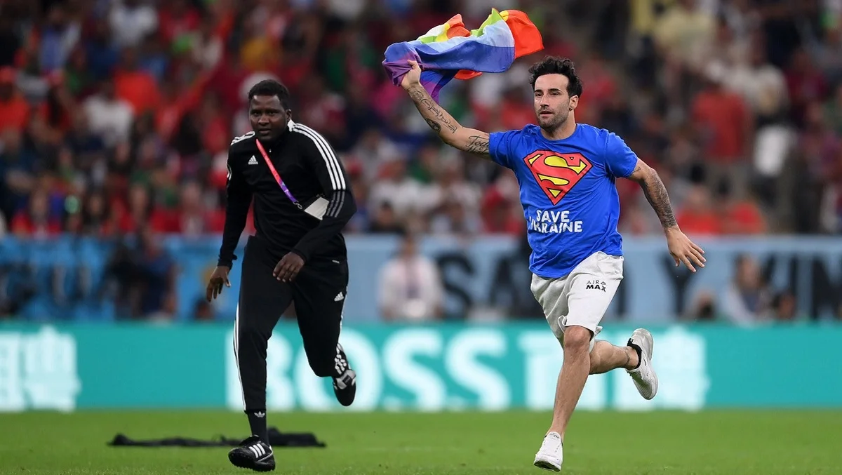 болельщик на ЧМ-2022 устроил акцию протеста, поддержав Украину