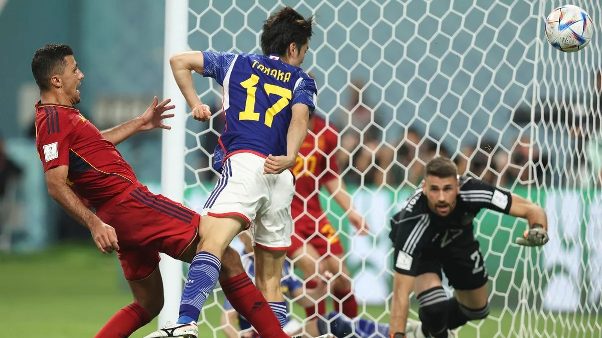 Скандальный гол на ЧМ-2022 в матче Япония – Испания / Getty Images