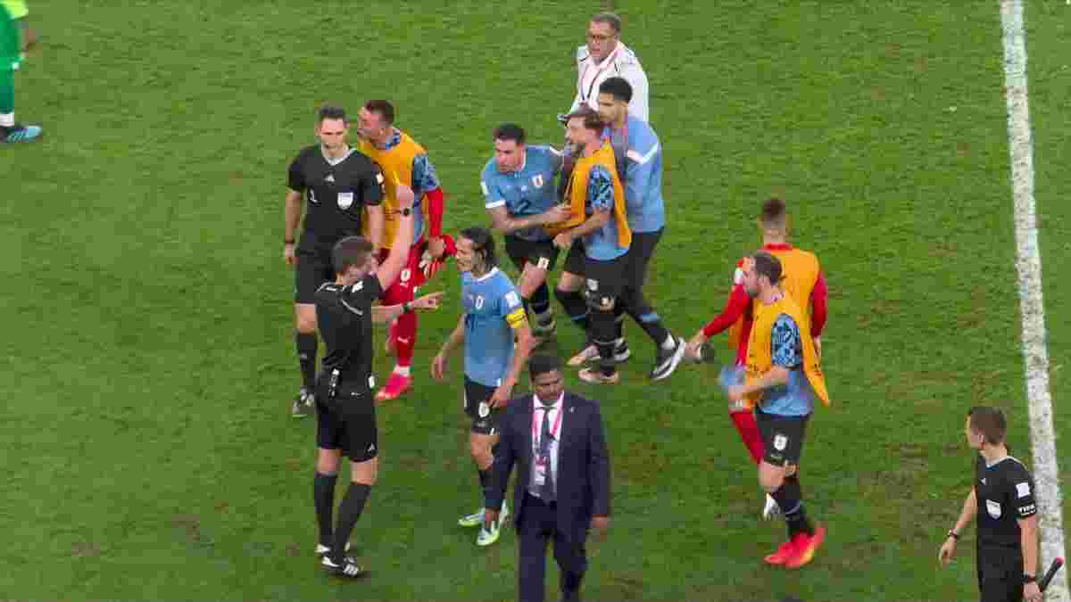 ЧМ-2022: игроки сборной Уругвая атаковали судью после драматичного вылета из Мундиаля – позорное видео