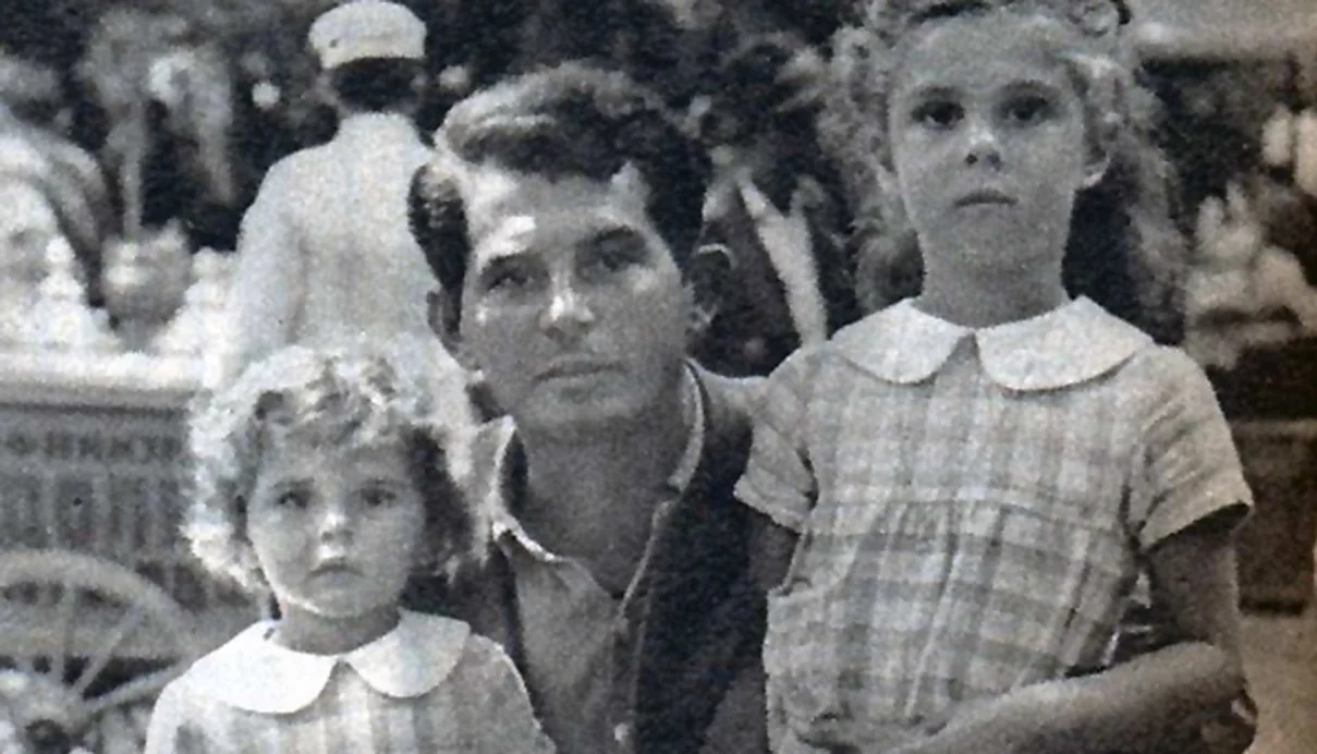 Мілутін Івкович із доньками / Фото з відкритих джерел