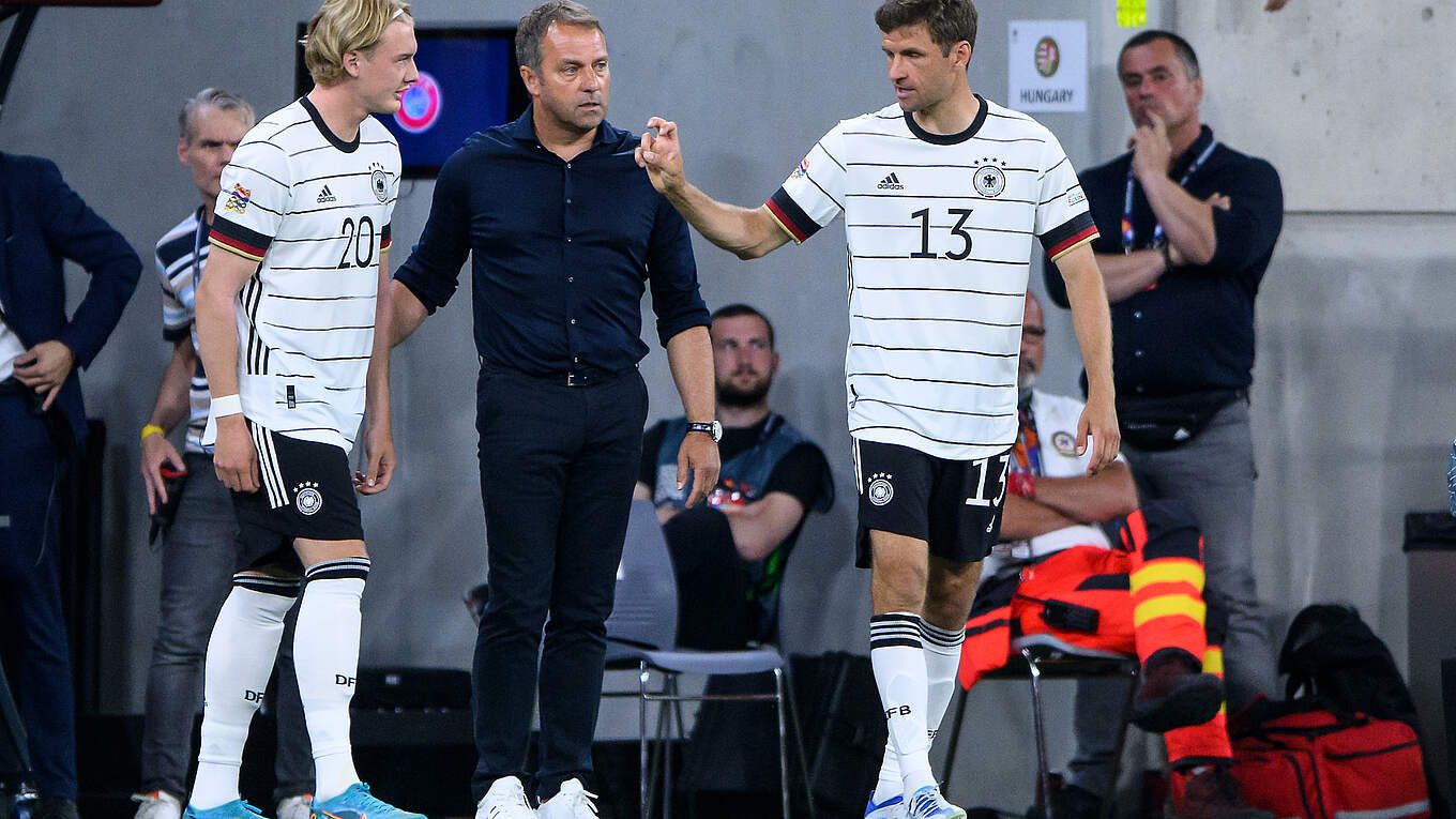 Ханси Флик с игроками Бундестим / dfb.de