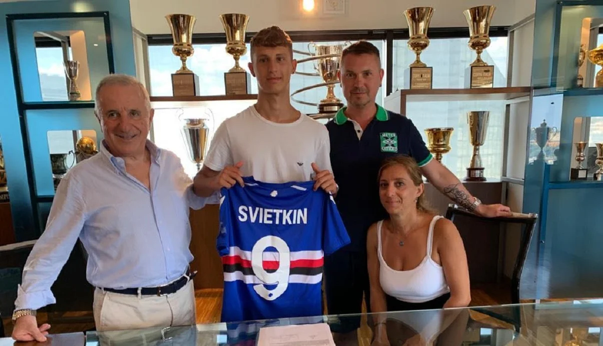 Томас Свєткін з батьками у Сампдорії / Фото з сімейного архіву