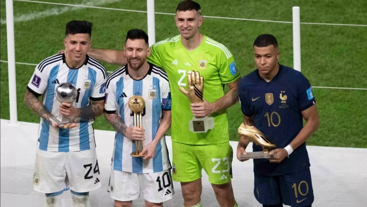 Энцо Фернандес, Лионель Месси, Эмилиано Мартинес и Килиан Мбаппе / фото из открытых источников