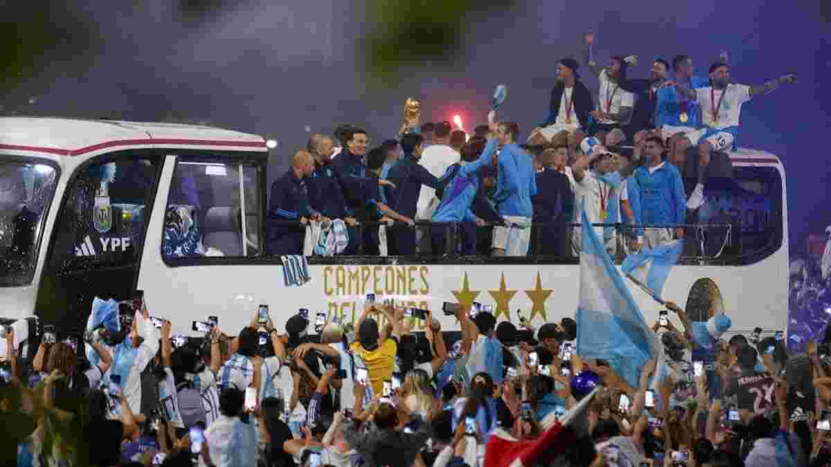 Месси едва не пострадал, игроков эвакуировали вертолетом – Аргентина безумно отпраздновала победу на ЧМ-2022