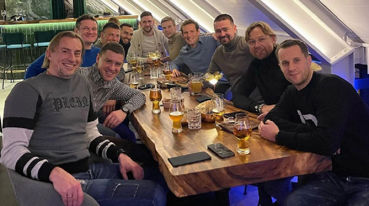 Скандальное фото с Валерием Карпиным / Фото из соцсетей