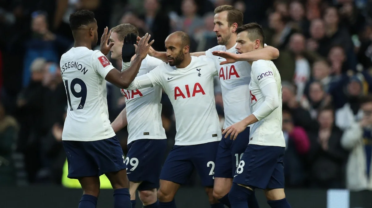 Лукас Моура (по центру) / Getty Images