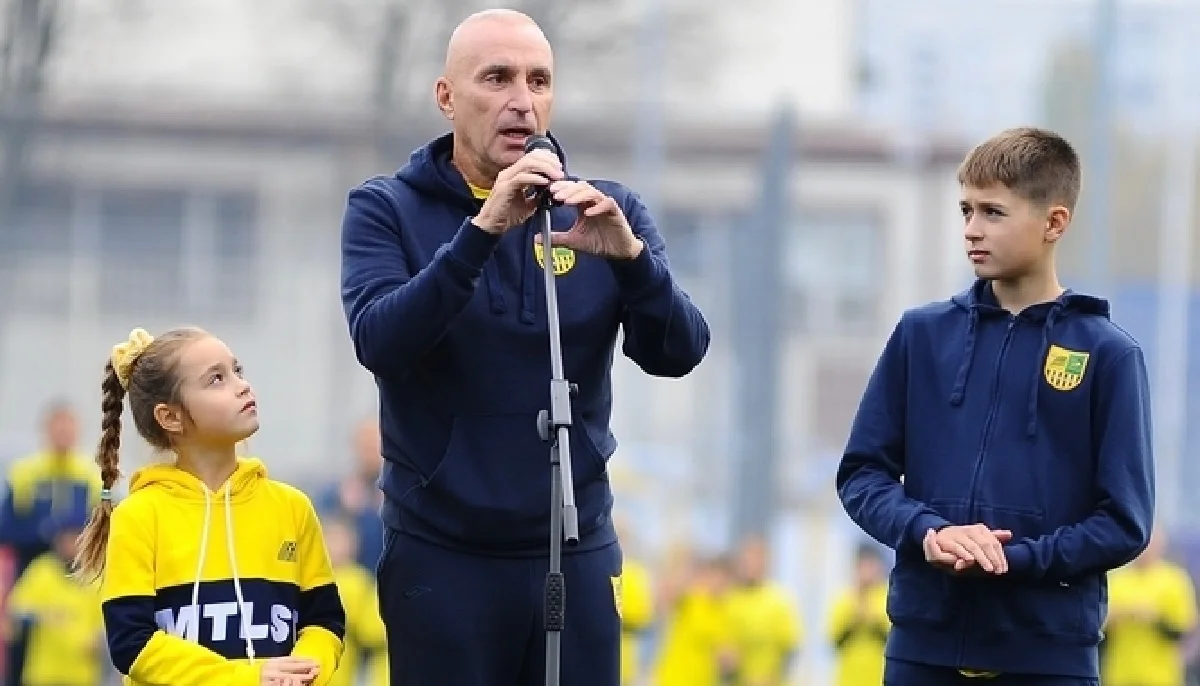 Олександр Ярославський (в центрі) / Фото з відкритих джерел