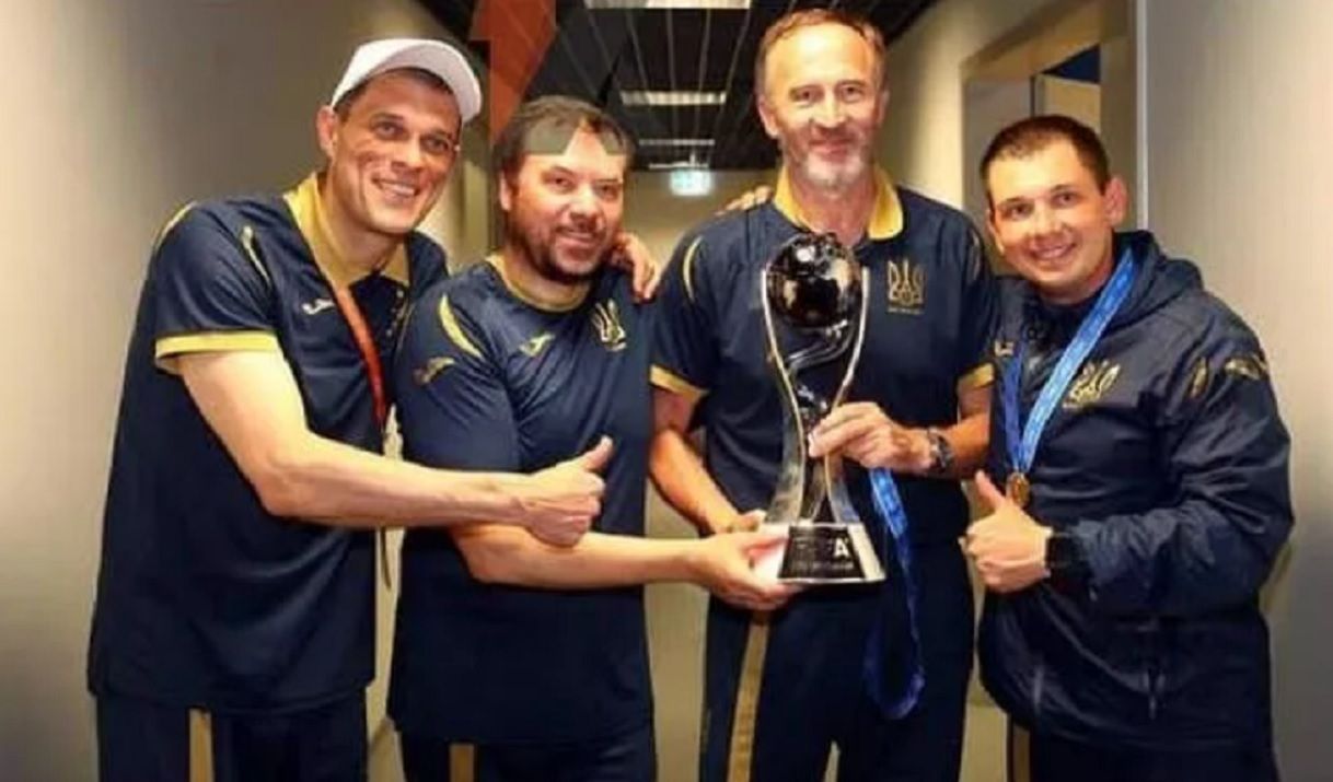 Петраков с помощниками после победы на ЧМ U-20 / Сайт УАФ