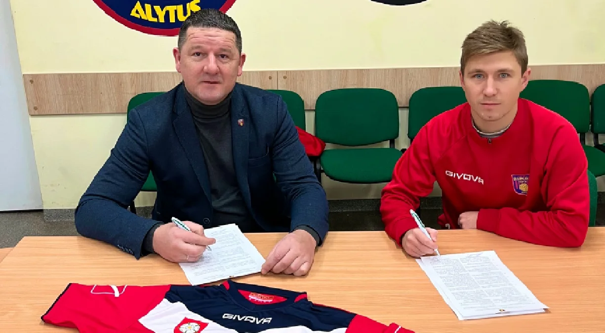 Артем Радченко (праворуч) / ФК Дайнава