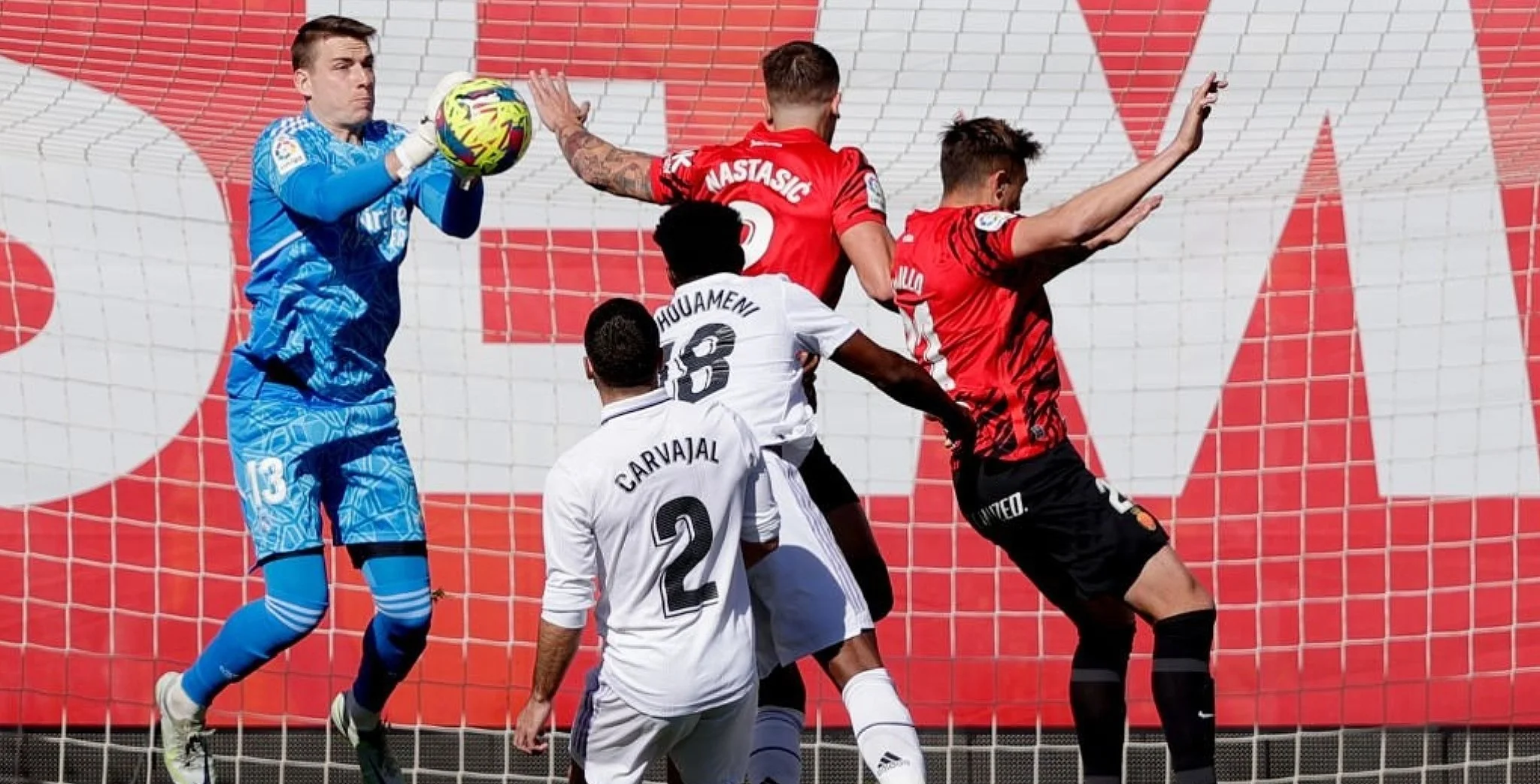 Лунін вийшов замість Куртуа і пропустив курйозний гол