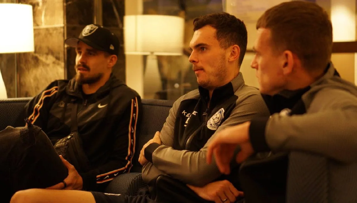 Игроки Черноморца в ожидании / ФК Черноморец