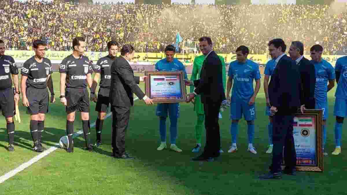 Фанати іранського клубу підтримали свою команду з прапором України на матчі з Зенітом