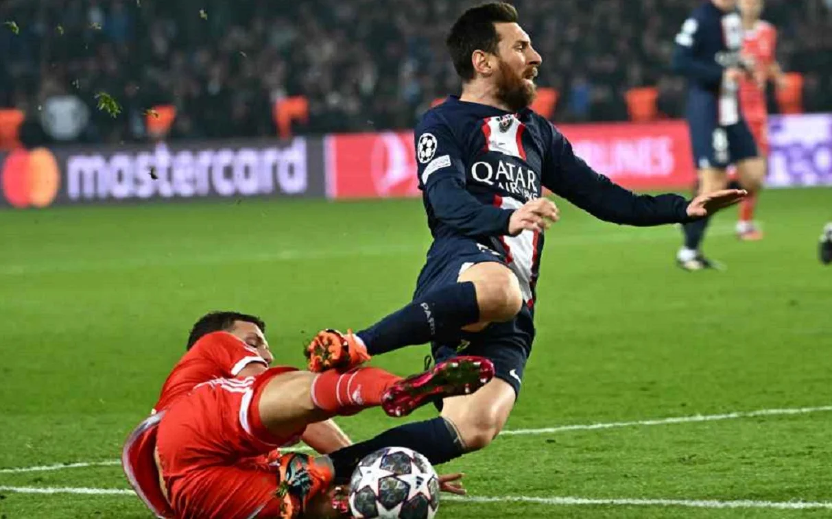 Месси еще с бородой против Баварии / Getty Images