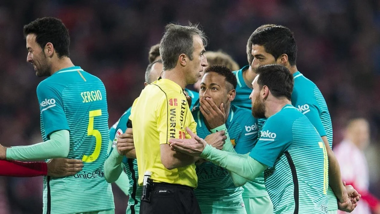 Барса "работает" с арбитрами / EFE