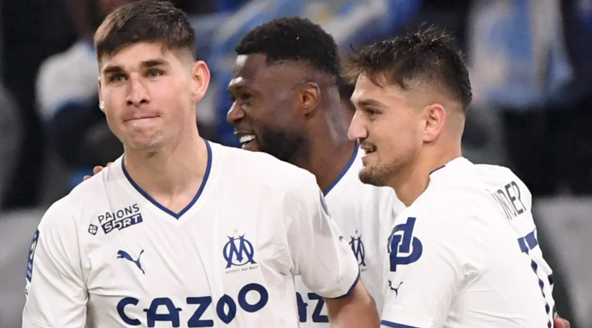 Руслан Малиновский (слева) / AP Photos