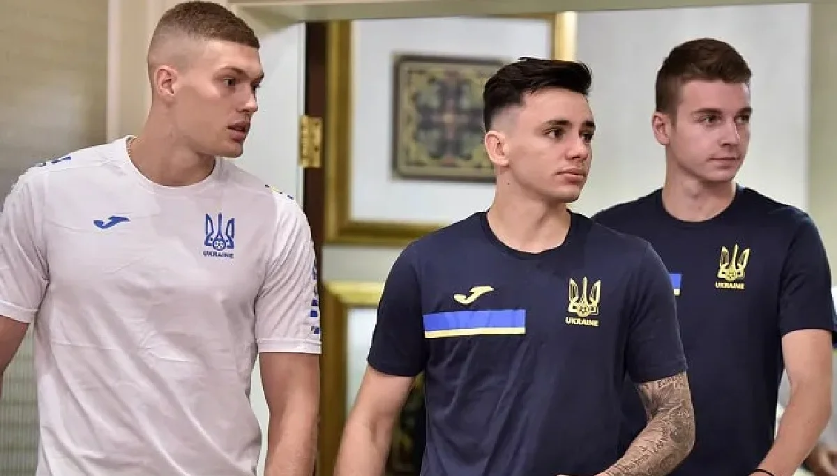 Артем Довбык (слева) и Николай Шапаренко (в центре) / УАФ