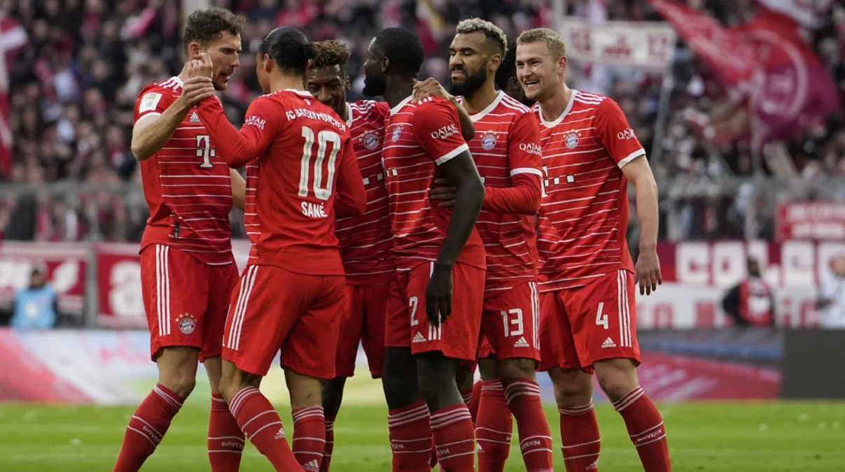 Бавария в матче против Боруссии Д / Getty Images