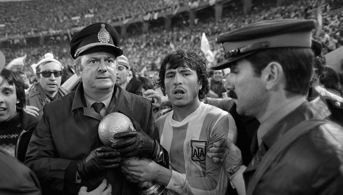 Кубок світу в лапах хунти / Фото з відкритих джерел