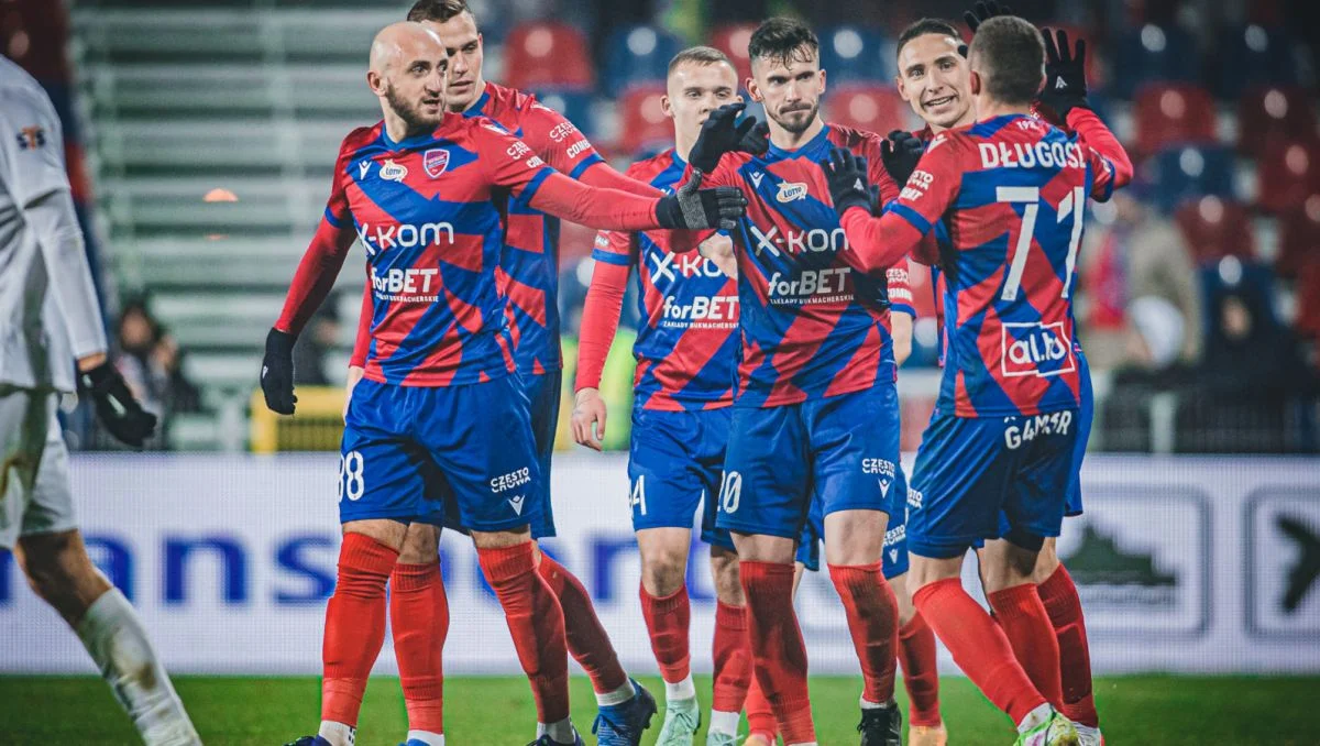 Радость игроков Ракува / 400mm.pl