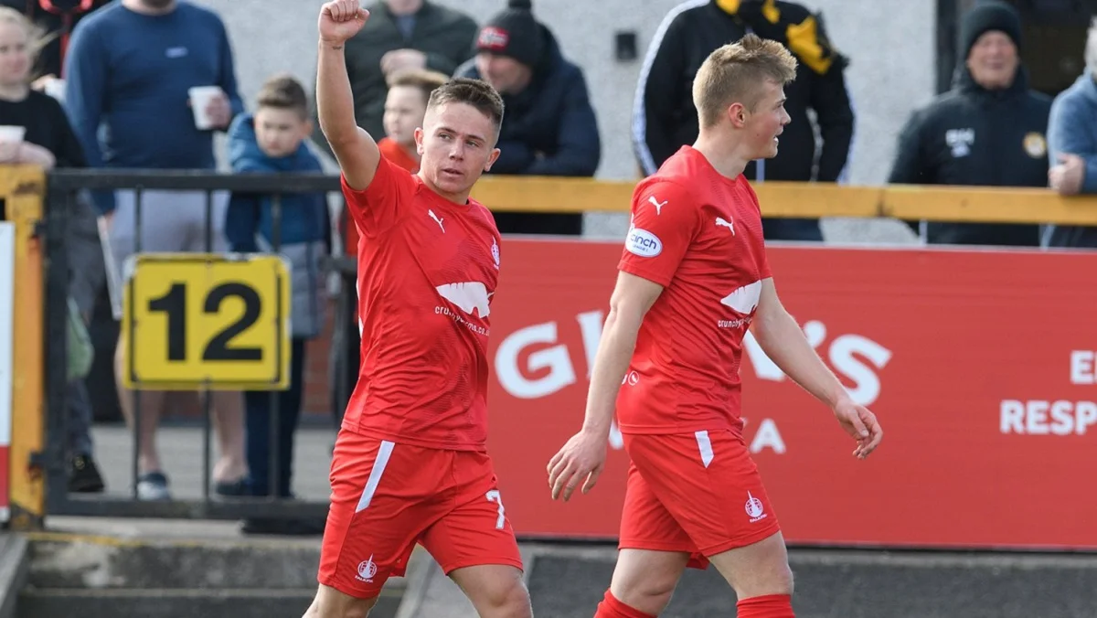 Максим Кучерявый (справа) / Фото Фолкерка