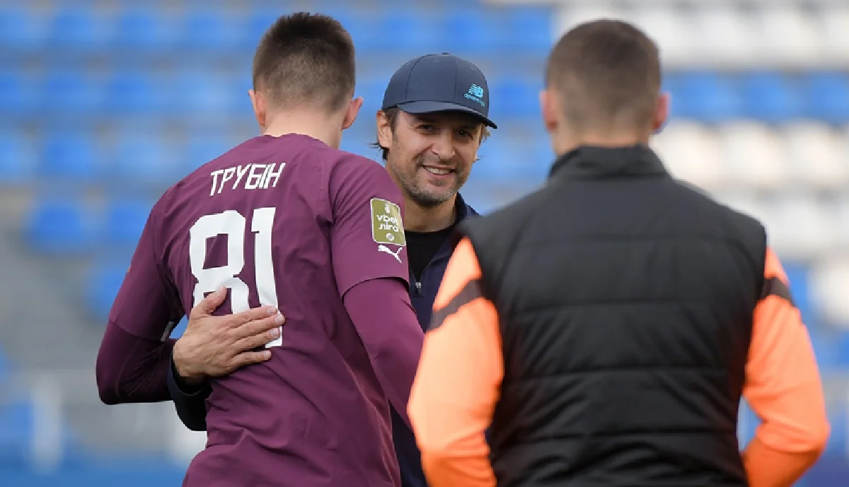 Александр Шовковский (в центре) / ФК Шахтер