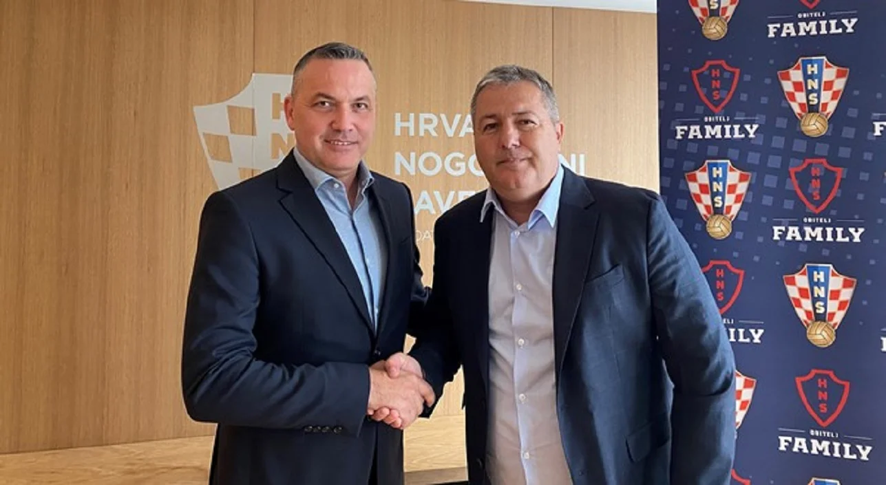 Драган Скочіч (справа) / Сайт NHS