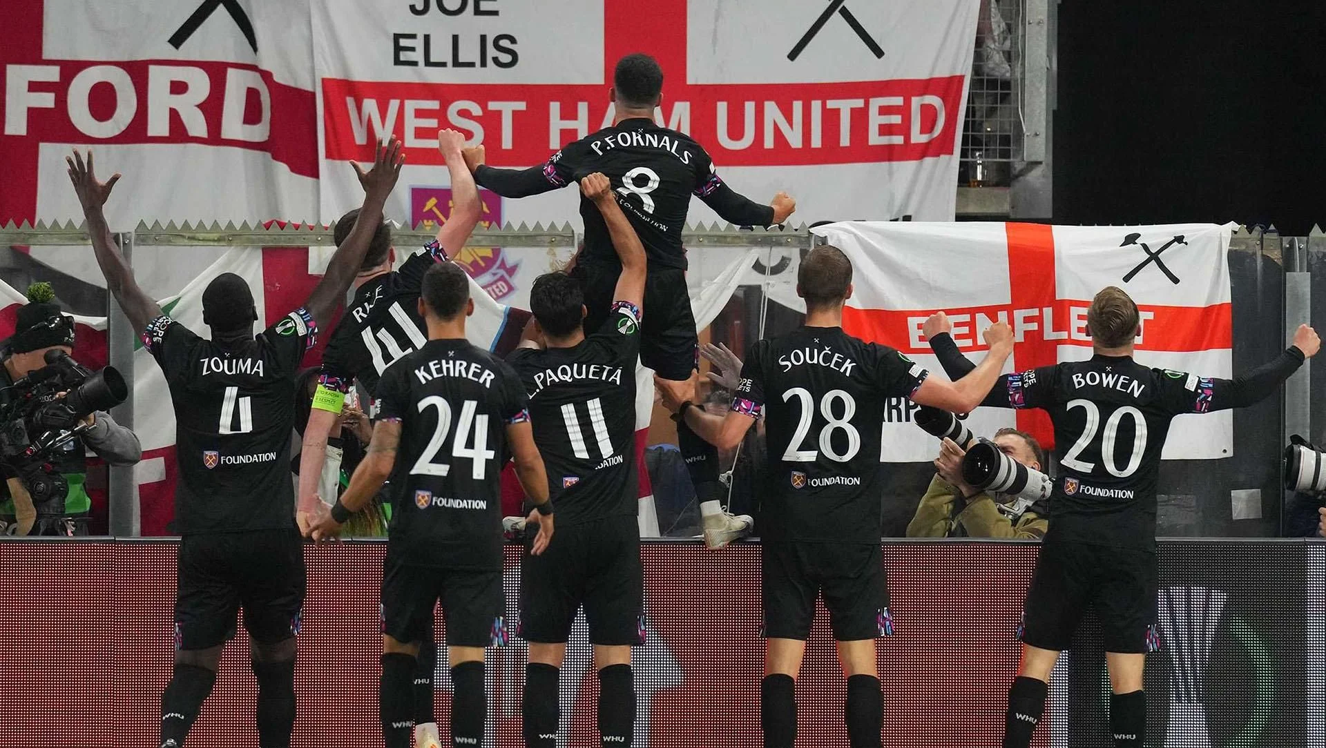 Лапорта, Лєвандовскі та Алемані / Сайт Барселони