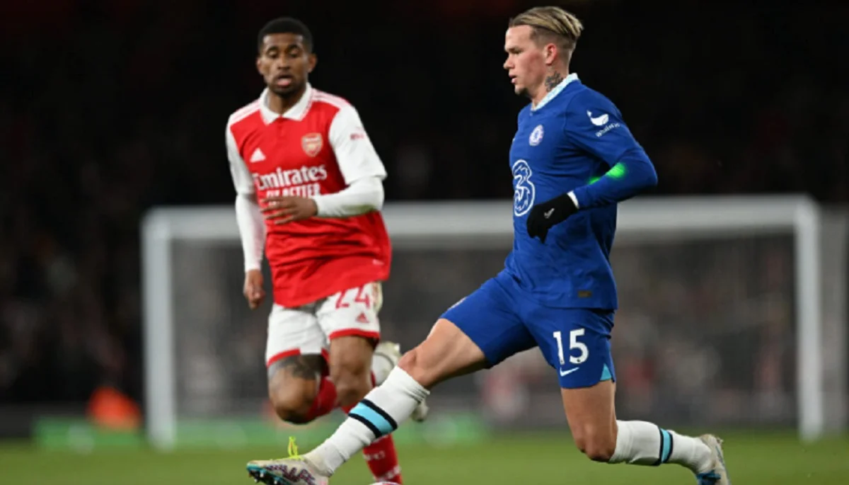 Михаил Мудрик в матче Арсенал – Челси / Getty Images